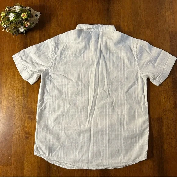 Textured White Short Sleeve Button-Up Shirt | Boys Size 6/7 | Collared Shirt - Picture 6 of 6